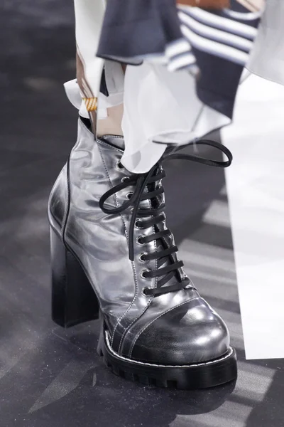 Look 14